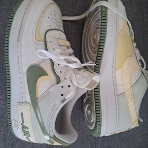 Nike Low-Top Sneakers in White, Sage & Pale Yellow